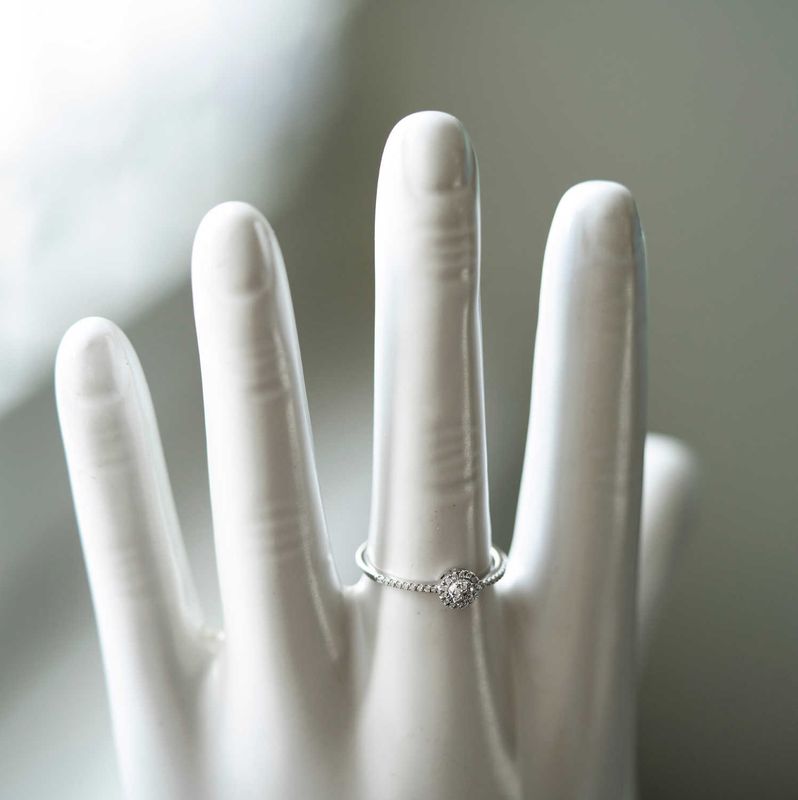 Ring i 585 hvitt gull med diamanter 0,11ct W/SI