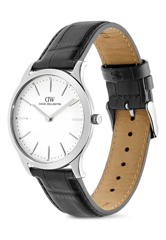 DW PATHFINDER HERREKLOKKE MED SORT REM (39MM)