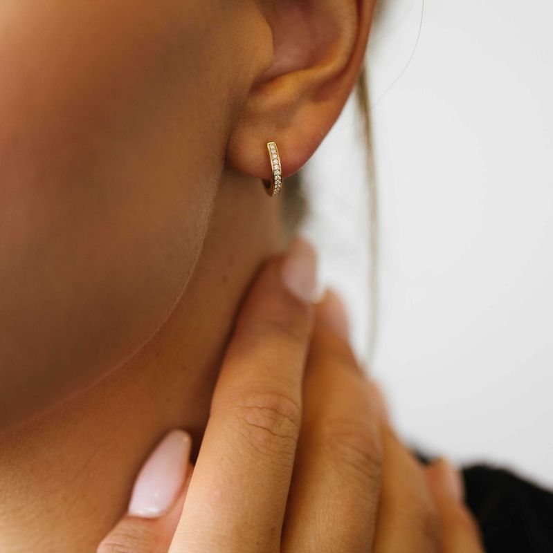 Øreringer i 585 gull- med diamanter 0,08ct