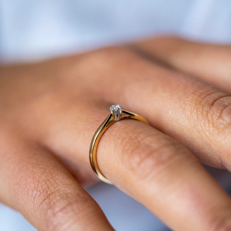 Ring i 585 gult gull med diamant  0,05 ct WSI2- 56491