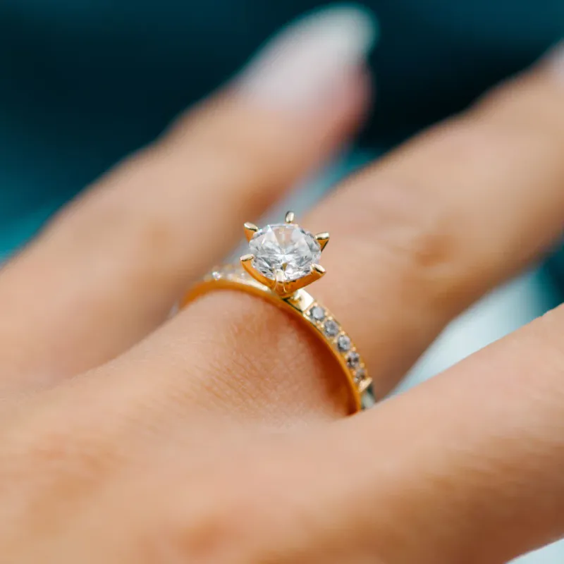 Ring THE CROWN 585 gull med LAB grown diamanter 1,20ct VS1