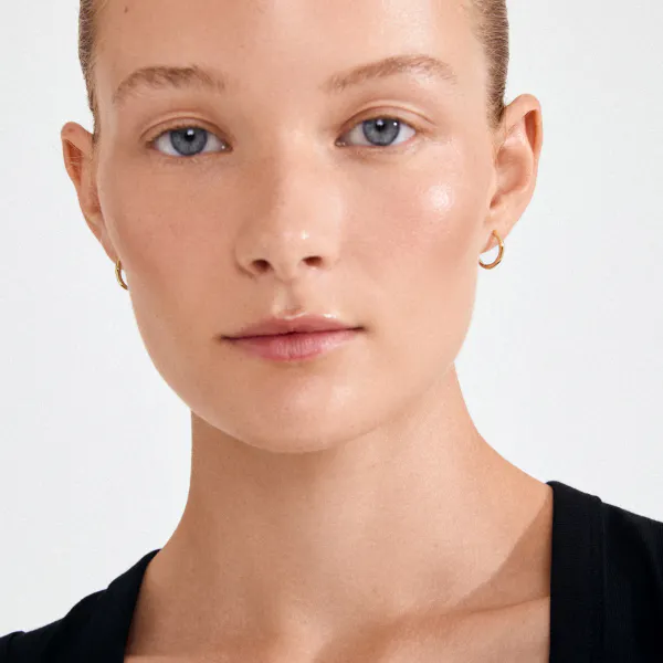 Hovedbilde PILGRIM NOVA øredobber, gullbelagt -Ø15mm