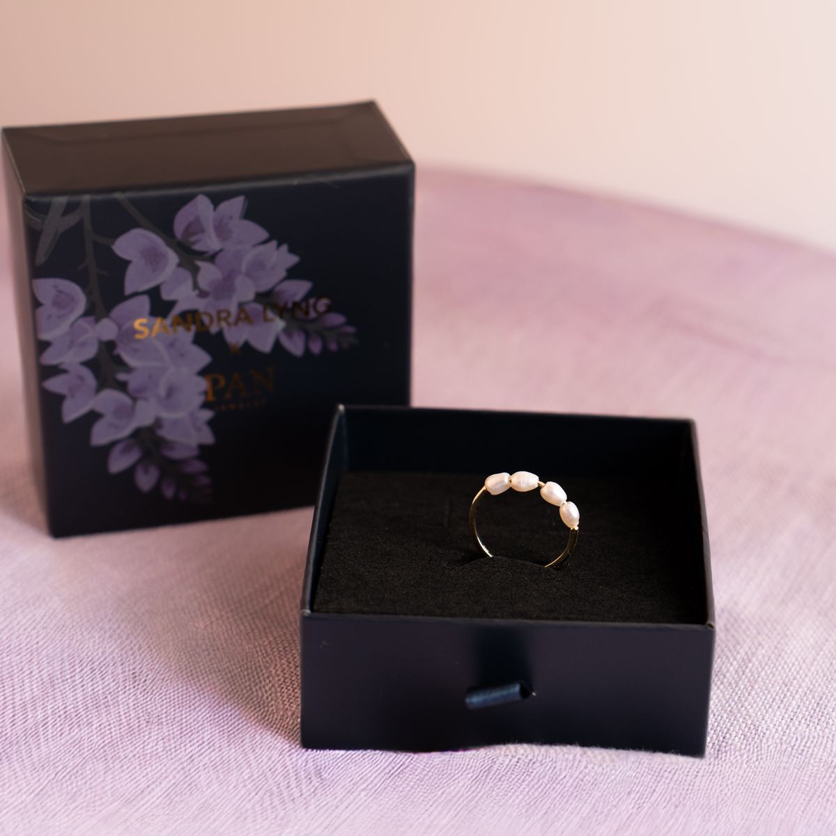 Sandra Lyng 'Engledråper' ring i sølv med ferskvannsperler str 56