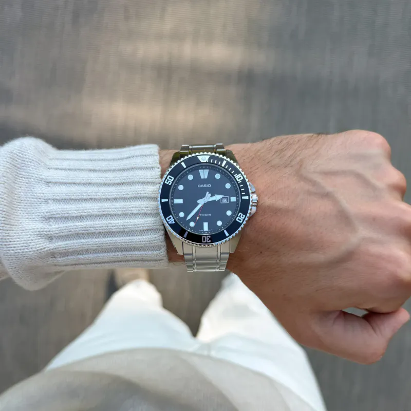 Casio Timeless Ø46mm 200m' MDV-107D-1A1VEF