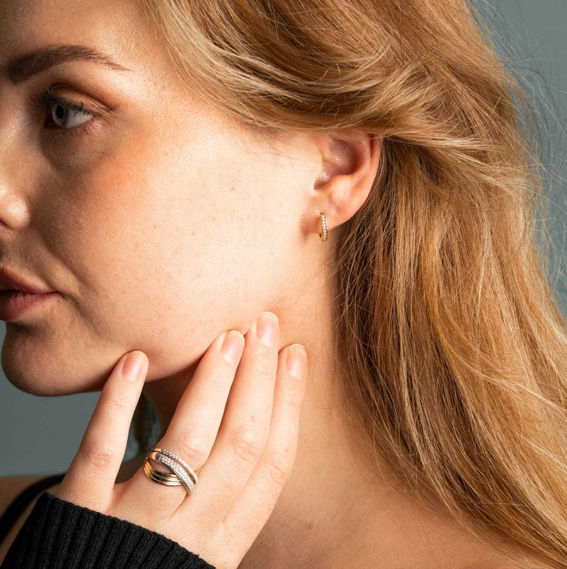 Øreringer i 585 gull- med diamanter 0,08ct