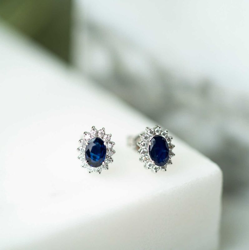 Ørepynt i 585 gull og diamanter og  safir 0,28ct wsi