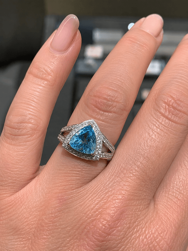 Ring AVALON 585 hvitt gull, blå Topas og diamanter 0,26ct TW VS str.58