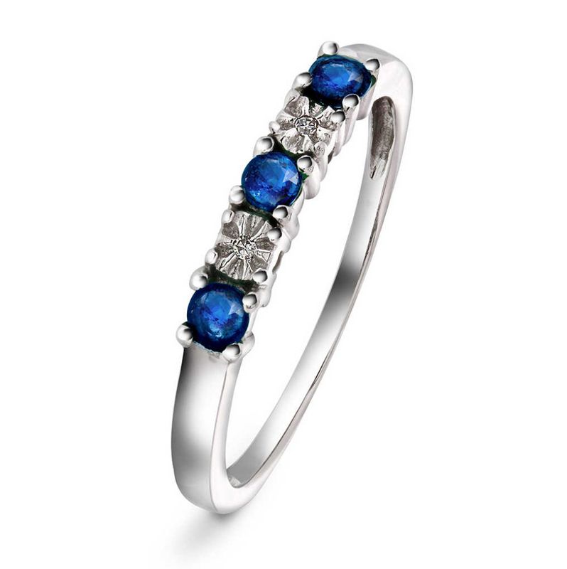 Ring i hvitt gull- safir og diamant  0.01 CT WP1 